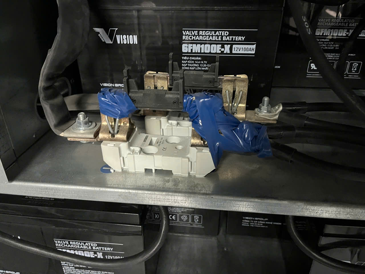 Dịch Vụ Lắp Đặt Bộ Lưu Điện UPS – Giải Pháp Nguồn Điện Dự Phòng Chuyên Nghiệp Từ Gia Nguyễn